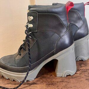 Sorel Leather Brex Heel Lug Sole Lace-up Boots in Dark Moss